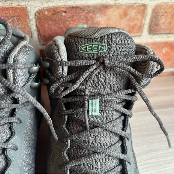 Keen Mid height hiking boots grey and mint green size 9.5 - Picture 9 of 13